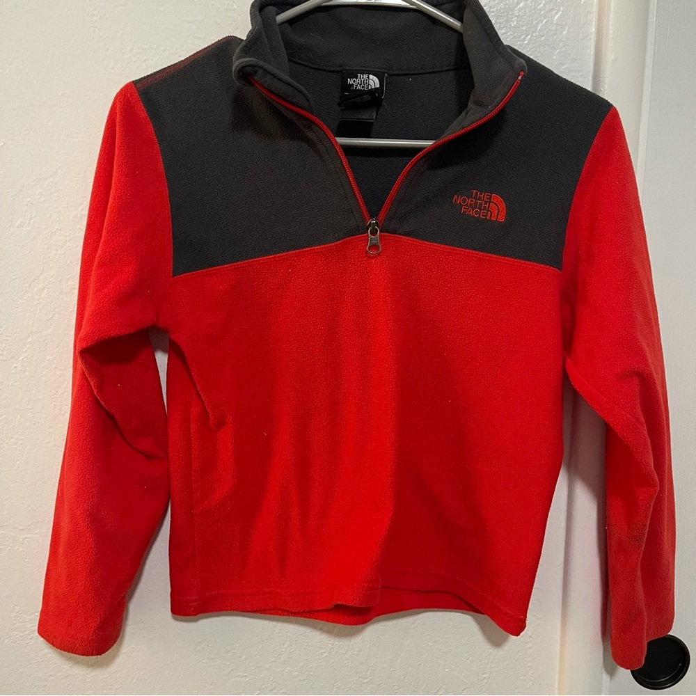 THe north face big boys sweater